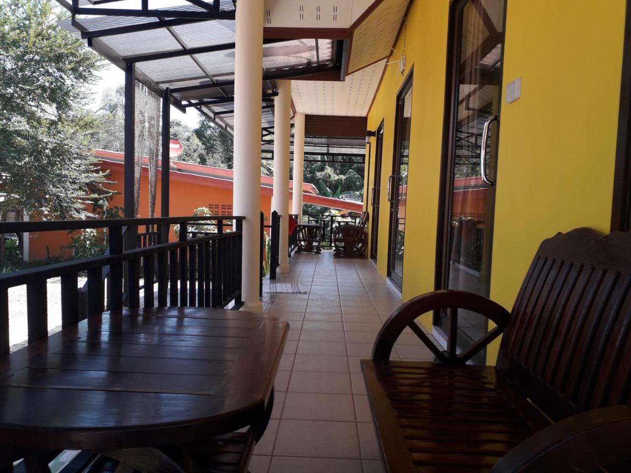 Отель Lanta Lucky House Ко-Ланта Экстерьер фото